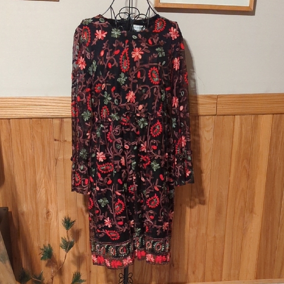 WESLEEROSE Dresses & Skirts - Wesleerose Floral Dress Mesh Embroidery Bell Long Sleeves Black Multi Size 12